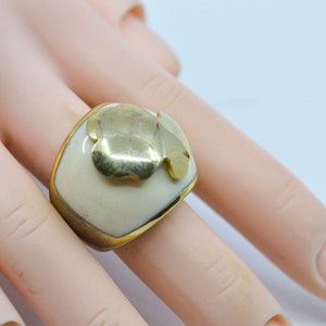 Gold tone womens, fashion , enamel ring,size 7 1/2