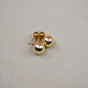 Gold tone, womens pair earrings