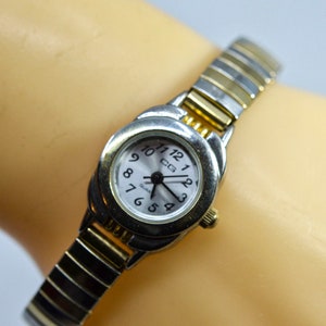 Silver tone with stretch bracelet womens wrist watch