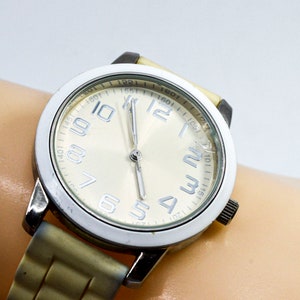 White tone womens fashion wrist watch