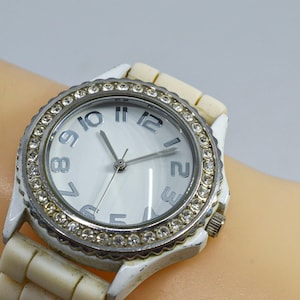 White tone womens fashion wrist watch