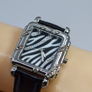 Black and white tone womens fahion wrist watch