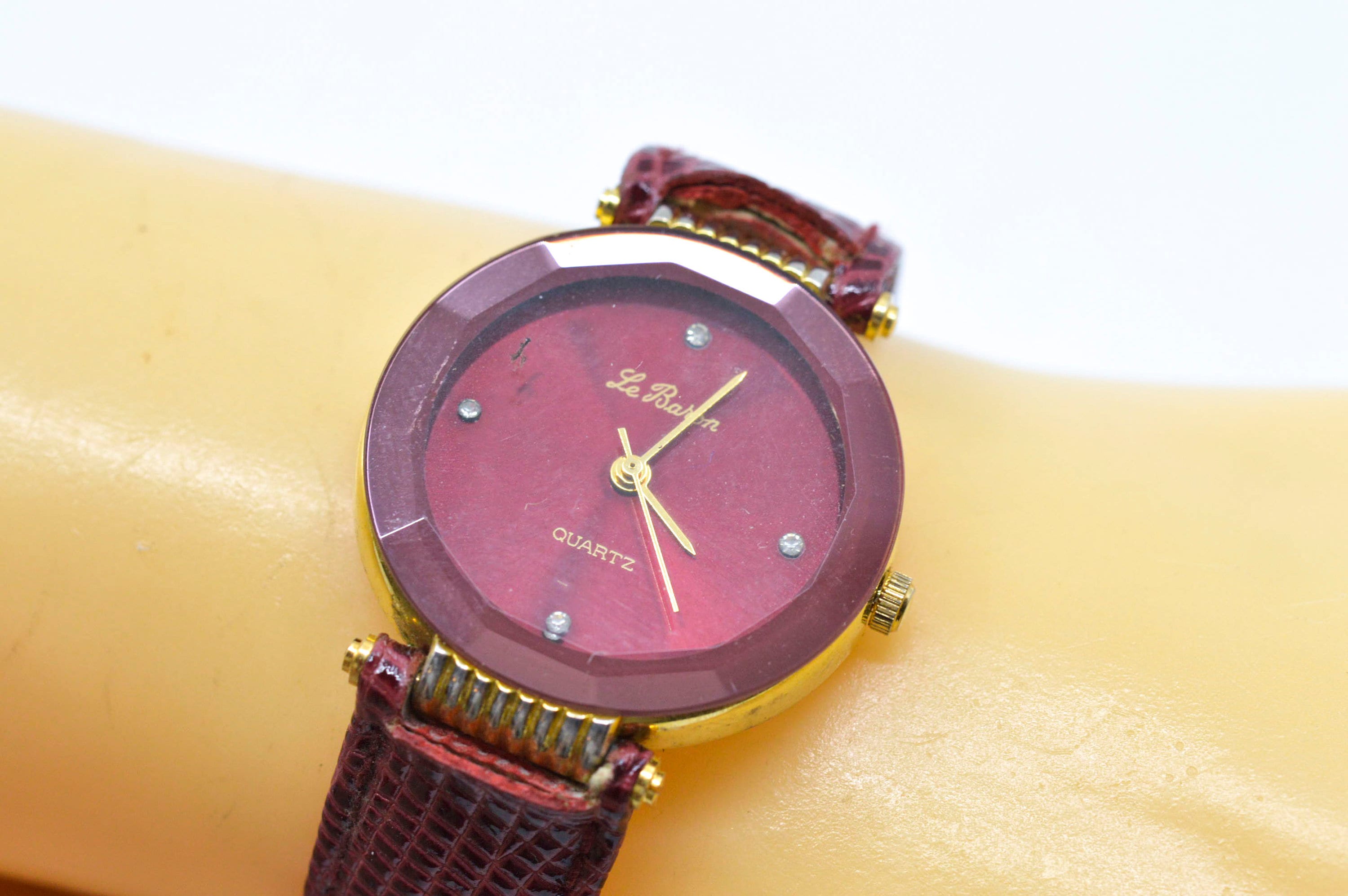 Le baron quartz clearance watch