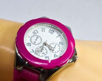 Pink tone with white dial ,womens wrist watch