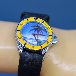 Vintage 80\'s Studio Line Yellow Wind-up Retro Wrist Watch Made In Hong Kong‎ Vintage 80 main image 4