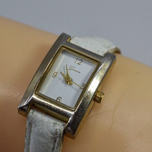 White tone womens fashion wrist watch