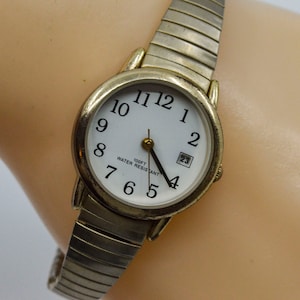 Gold ton mit weißem Ziffernblatt Damen QuarzUhr auf Stretch Armband