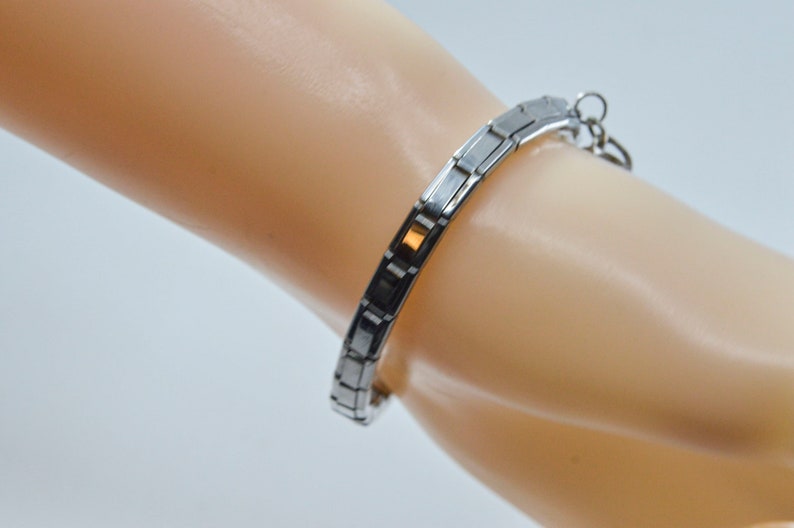 Silver tone womens stretch bracelet