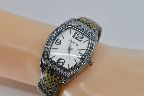 Vintage Geneva Silver Color Cuff Watch Bracelet Vintage Geneva Platinum 6048 Japan Movt Watch Silver Tone  main image 4