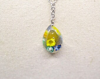 Ton argenté avec pendentif en acrylique, collier pour femme