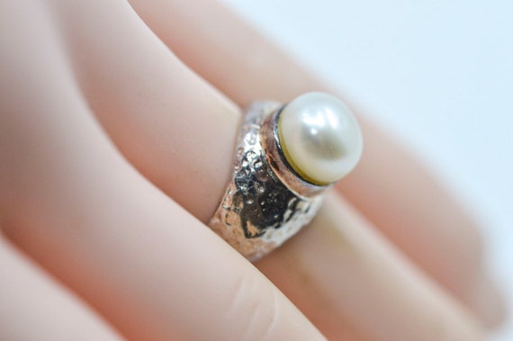 Silver tone with white, faux pearl, womens ring,s… - image 4