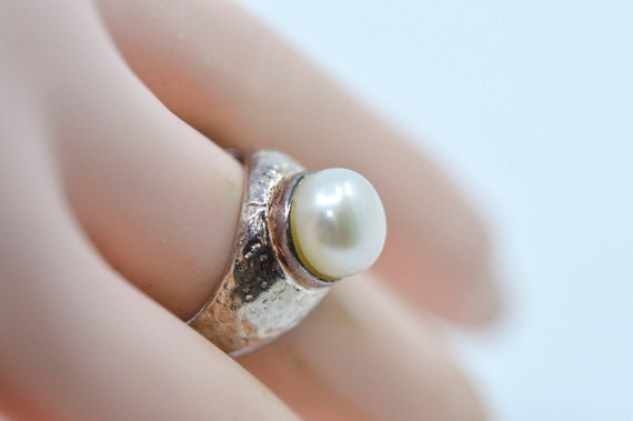 Silver tone with white, faux pearl, womens ring,s… - image 5