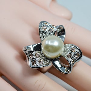 Silver tone with faux pearl womens ring,size 6 1/2