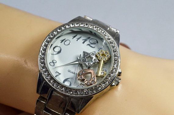 Ladies silver tone stylish watch Amazon.com: OLEVS Women main image 4
