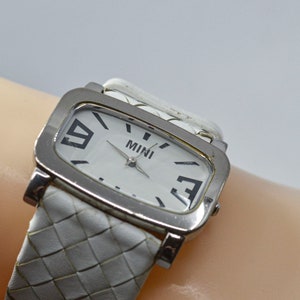 White tone womens fashion wrist watch