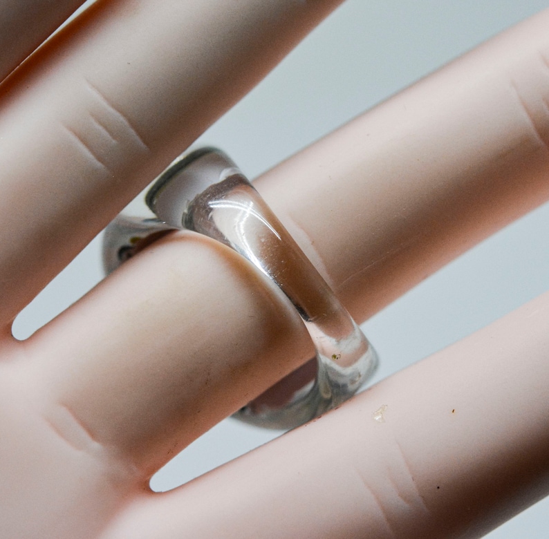 Large lucite glass womens vintage ring Size 8