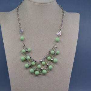 Green and silver tone, women&#39;s necklace