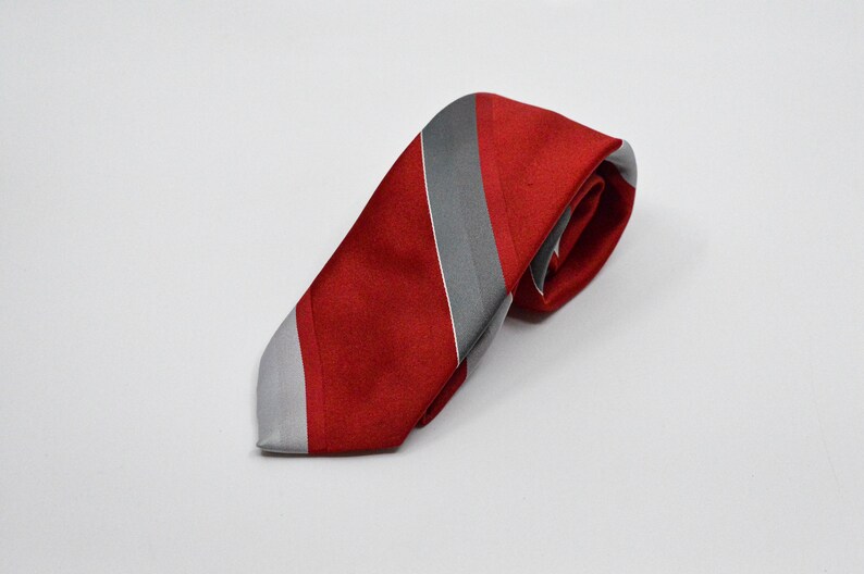 Austin Manor red and grey tone mens necktie