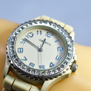 White tone womens fashion watch