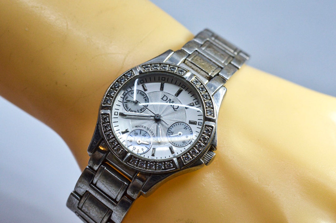Dmq watch company sales