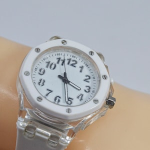 White tone womens fashion wrist watch