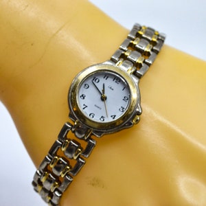 Silver tone with white dial, womens fashion watch