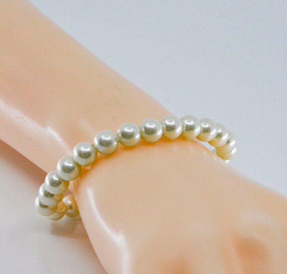 Womens faux pearl vintage stretchable bracelet - image 1