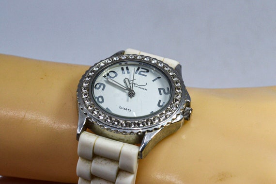 Women’s white quartz analog wristwatch watch Women main image 4