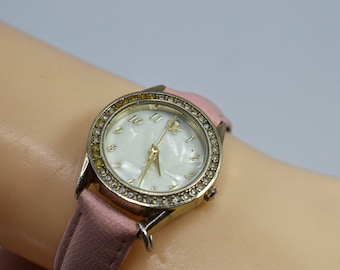 Working VP by TIMEX Womens Dainty Watch 30 Mm Gold Tone  display picture 3