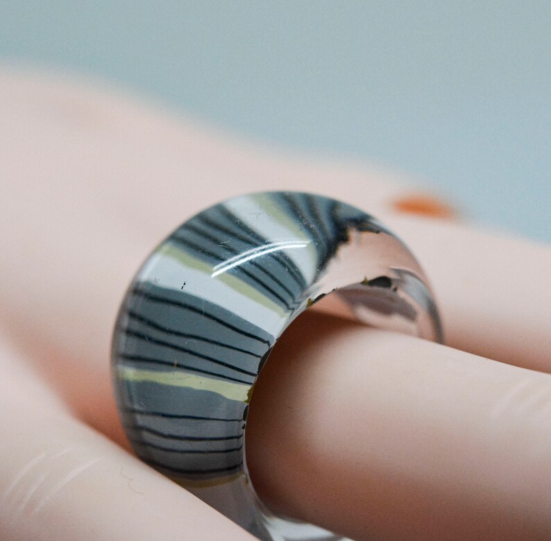 Large lucite glass womens vintage ring Size 8