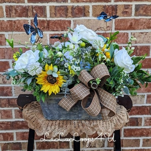 Floral arrangement for table, Country floral arrangement, table decorations, Spring decor for home, Front porch decor, Floral centerpiece