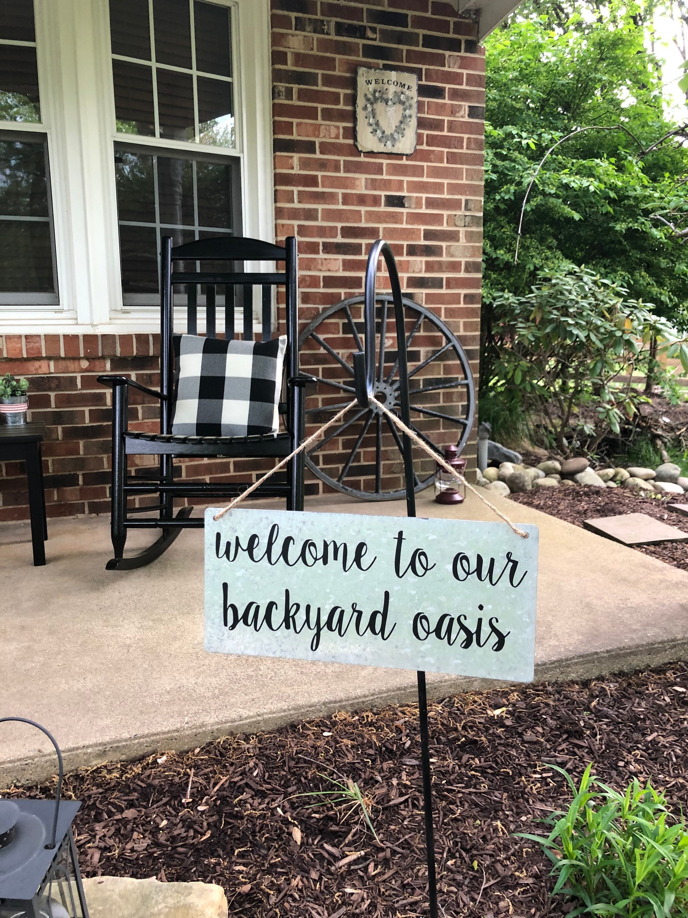 Bienvenido a nuestro patio trasero oasis estilo casa de campo | Etsy