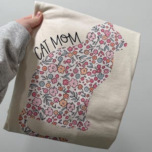 Cat Mom Shirt | Floral Cat Shirt | Cat Lover Shirt | Animal Lover Shirt | Comfort Colors