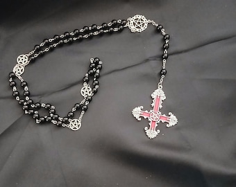 Satanische rozenkrans met omgekeerd kruis, satanische kralenketting