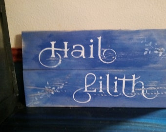 Signo de madera de Hail Lilith angustiado, decoración satánica