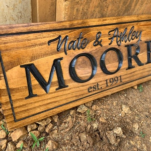 Vor- und Nachname Holzschild, Paare Holzschild, personalisierte Holzschild, geschnitzte Holzschild, Housewarming Geschenke, Scheune Dekor, rustikale Schilder