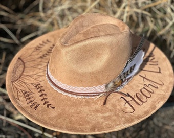 Lainey Wilson - Heart Like a Truck - Wide Brimmed Cowgirl 