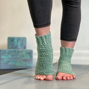 Crochet Yoga Sock PATTERN, Yoga Pattern, Easy Crochet Pattern, Toeless Socks, Flip Flop Socks, Crochet Socks, Pilates Socks, Dance Socks image 9