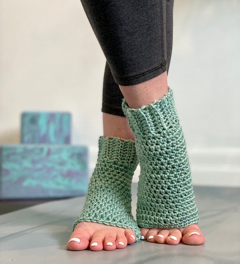 Crochet Yoga Sock PATTERN, Yoga Pattern, Easy Crochet Pattern, Toeless Socks, Flip Flop Socks, Crochet Socks, Pilates Socks, Dance Socks image 5