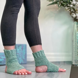 Crochet Yoga Sock PATTERN, Yoga Pattern, Easy Crochet Pattern, Toeless Socks, Flip Flop Socks, Crochet Socks, Pilates Socks, Dance Socks image 8