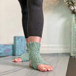 Crochet Yoga Sock PATTERN, Yoga Pattern, Easy Crochet Pattern, Toeless Socks, Flip Flop Socks, Crochet Socks, Pilates Socks, Dance Socks image 3