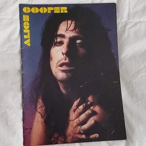 Alice Cooper Concert Souvenir Program, Alice Cooper The Guilty Tour , Vintage  1977 Alice Cooper collectible memorabalia