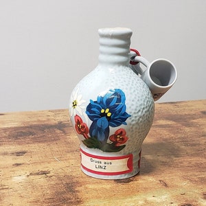 Vintage Schroffen Enzian Austrian Liquor Mini Bottle Jug, Gruss aus Linz , Porzell Geschenkkrug Fullinhalt 0.10ltr  *READ*
