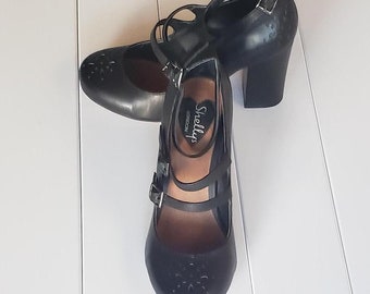 Shellys London Chunky high Heel shoes,  Strappy closed toe dress shoe with cutouts,  Size 37, Ankle Strap platform pumps , unworn, vintage