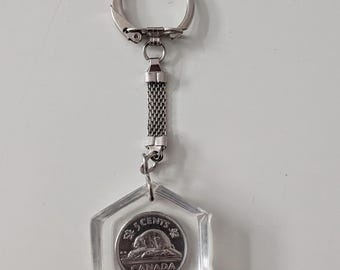 Llavero novedoso con moneda de 5 centavos de Canadá de 1975, níquel castor canadiense en lucita acrílica