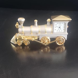 Vintage Locomotive Train Engine Desk Clock, Novelty  Collectible Clock, Platinum and gold color miniature train, Breeze Collection, Working