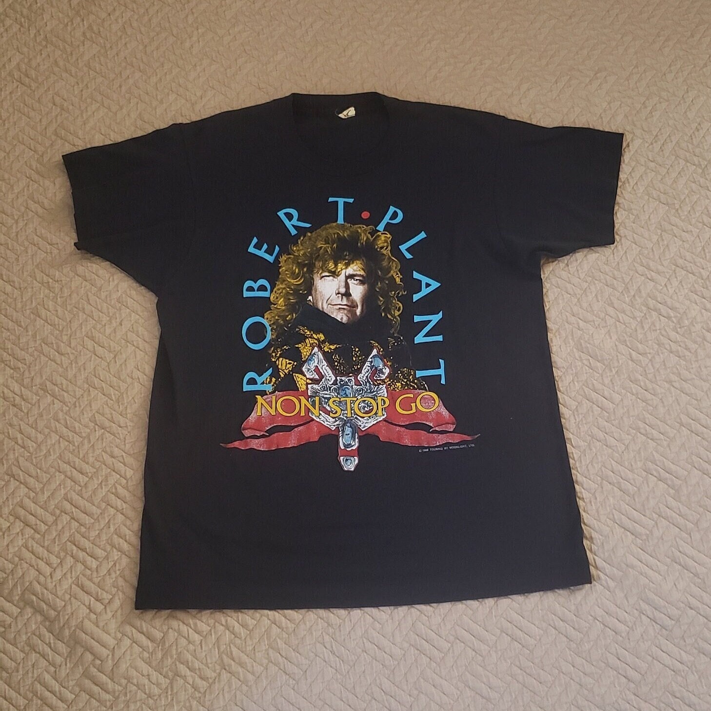 1988年ツアー レッド・ツェッペリン ロバート・プラント Tシャツ 1988年ロバート・プラント・ツアーTシャツ、サイズL、レッド ミュージシャン