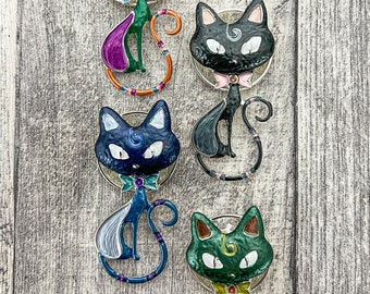 Hübsche Katze Magnet Broschen sitzend. Welpe. Für Mäntel, Jacken, Schals, Wraps, Mützen, Handtaschen. Damen Geschenk. Geschenk. Revers Abzeichen. Clip. Pin