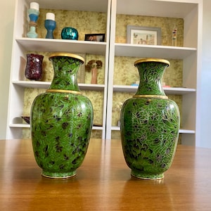 Vintage Chinese Cloisonné Emerald Green Floral/Forest Vase