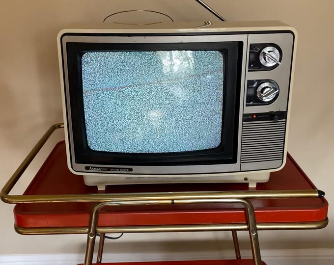 Mga Display Vintage 1978 Mitsubishi MGA Portable Color TV CS-1302 – 13